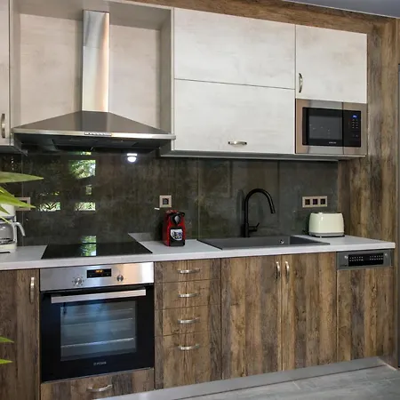 Apartment Rena's Luxury With Free Private Parking