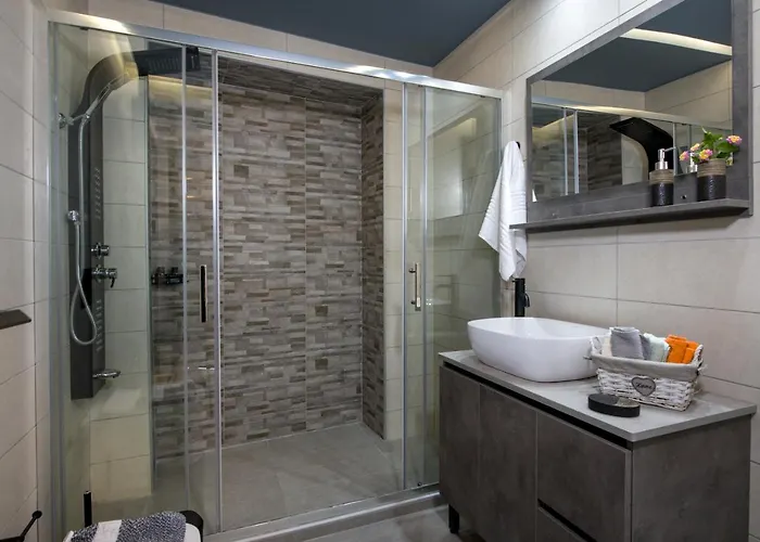 Rena's Luxury With Free Private Parking