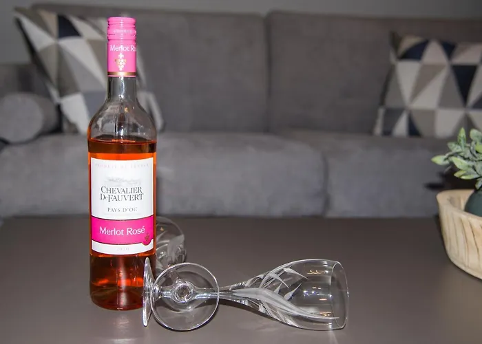 Apartmán Rena's Luxury With Free Private Parking