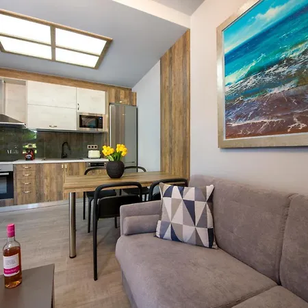 Rena's Luxury With Free Private Parking Apartment *