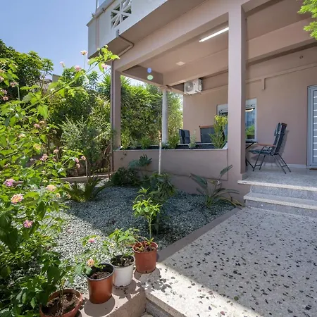 Apartment Rena's Luxury With Free Private Parking *