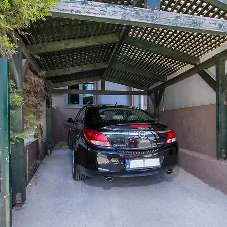 Rena's Luxury With Free Private Parking * 干尼亞